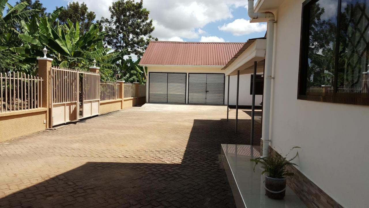 Kilimanjaro Country House Moshi Buitenkant foto